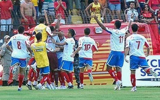 Jogando em Recife, Bahia não vence Sport há 11 anos