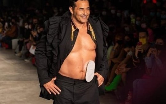 SPFW: Luciano Szafir desfila com bolsa de estomia: “Sejamos felizes”