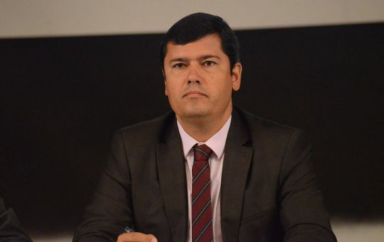 "Ele precisa de transparência e ter a coragem de decidir", diz Tinoco sobre Rui