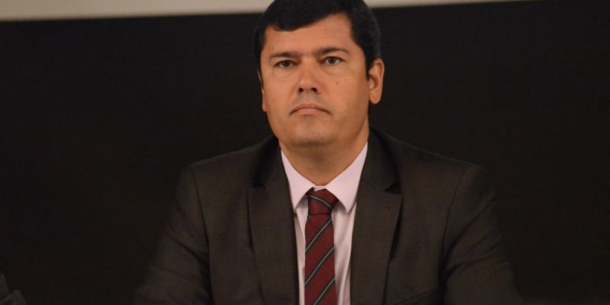 "Ele precisa de transparência e ter a coragem de decidir", diz Tinoco sobre Rui