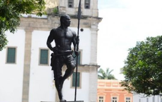 Unegros e baianas fazem lavagem da Estátua de Zumbi neste sábado