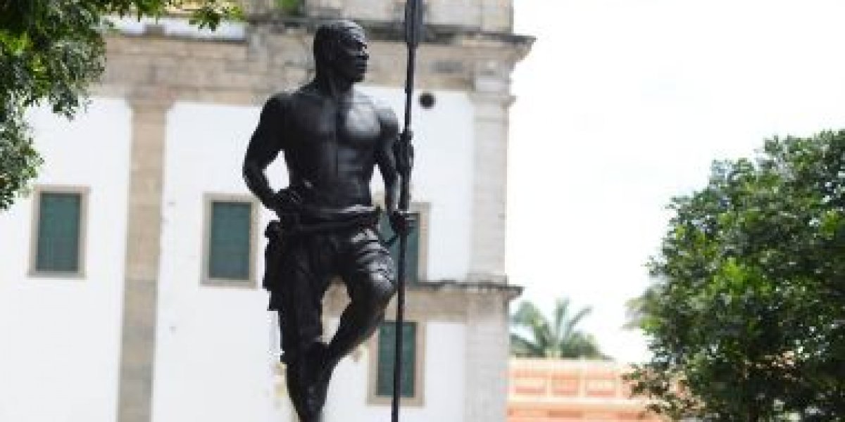 Unegros e baianas fazem lavagem da Estátua de Zumbi neste sábado