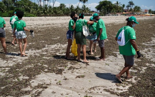 Pró Mar encerra 3ª edição do Eco Ilha com 70kg de resíduos retirados da praia