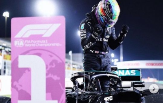 Hamilton vence GP do Qatar e diminui diferença para Verstappen