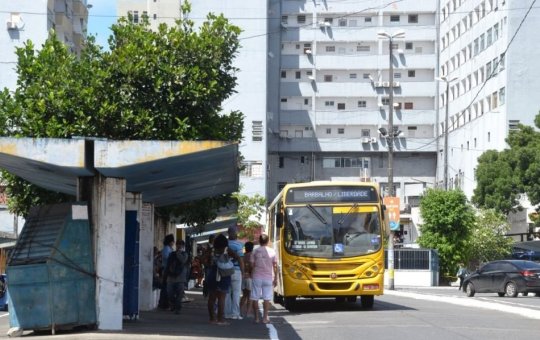 Homem é preso após se masturbar dentro de ônibus em Salvador