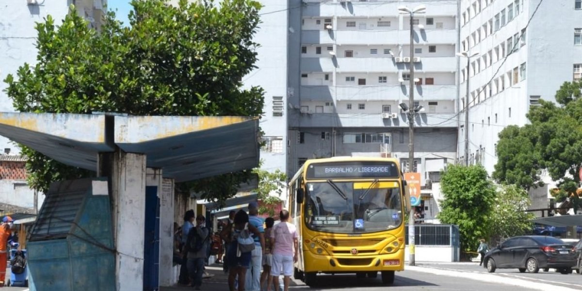 Homem é preso após se masturbar dentro de ônibus em Salvador