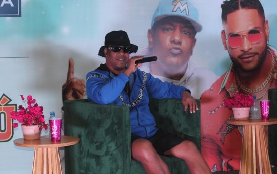 A favor do carnaval, Márcio Victor cobra posicionamento dos governantes