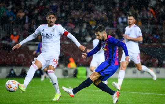 Barcelona fica no empate com o Benfica e se complica na Champions