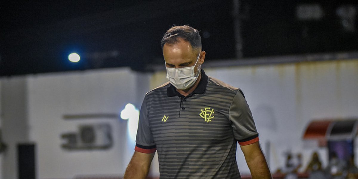 Técnico do Vitória prega reformulação e não descarta permanecer no clube