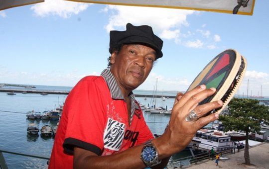 Morre cantor e compositor Paulinho Camafeu, aos 73 anos, em Salvador