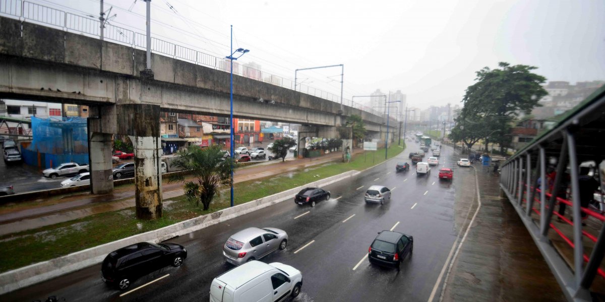 Salvador tem previsão de semana chuvosa e com raios