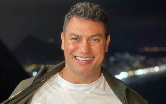 Popó revela relações com garotas da Playboy e assédio em boate gay