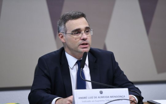   Plenário do Senado aprova indicação de André Mendonça ao STF