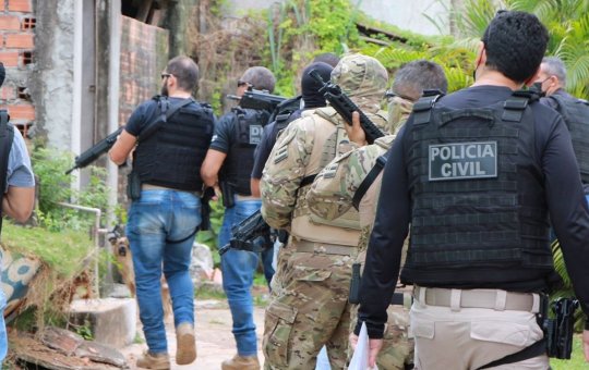 Mulher é presa após suspeita de envolvimento com homicídios em Salvador