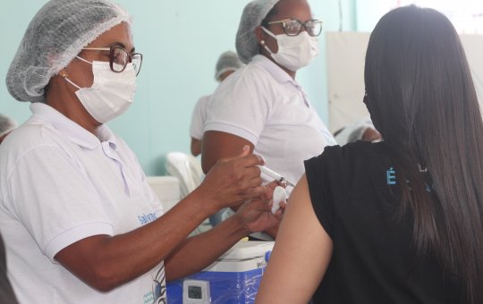 Covid-19: 90% dos adultos brasileiros já tomaram a 1ª dose da vacina