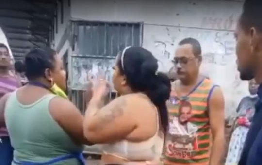 Duas mulheres brigam na Feira de São Joaquim, em Salvador; Veja vídeo