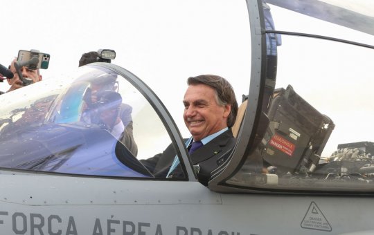 Bolsonaro cria cargo para Força Aérea Brasileira