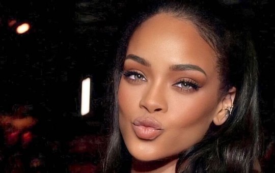 Rihanna desmente rumores de gravidez: “Vocês me engravidam todo ano”