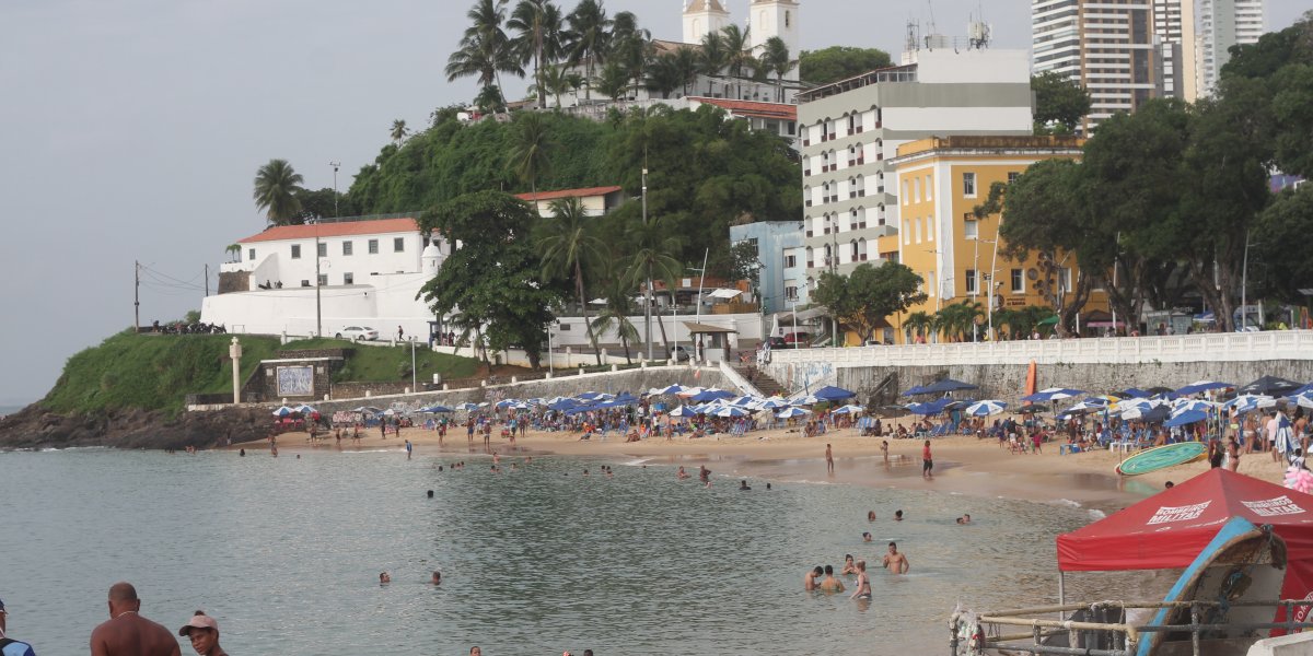 Fala, Povo: O que dizem ambulantes sobre o fechamento das praias no Réveillon