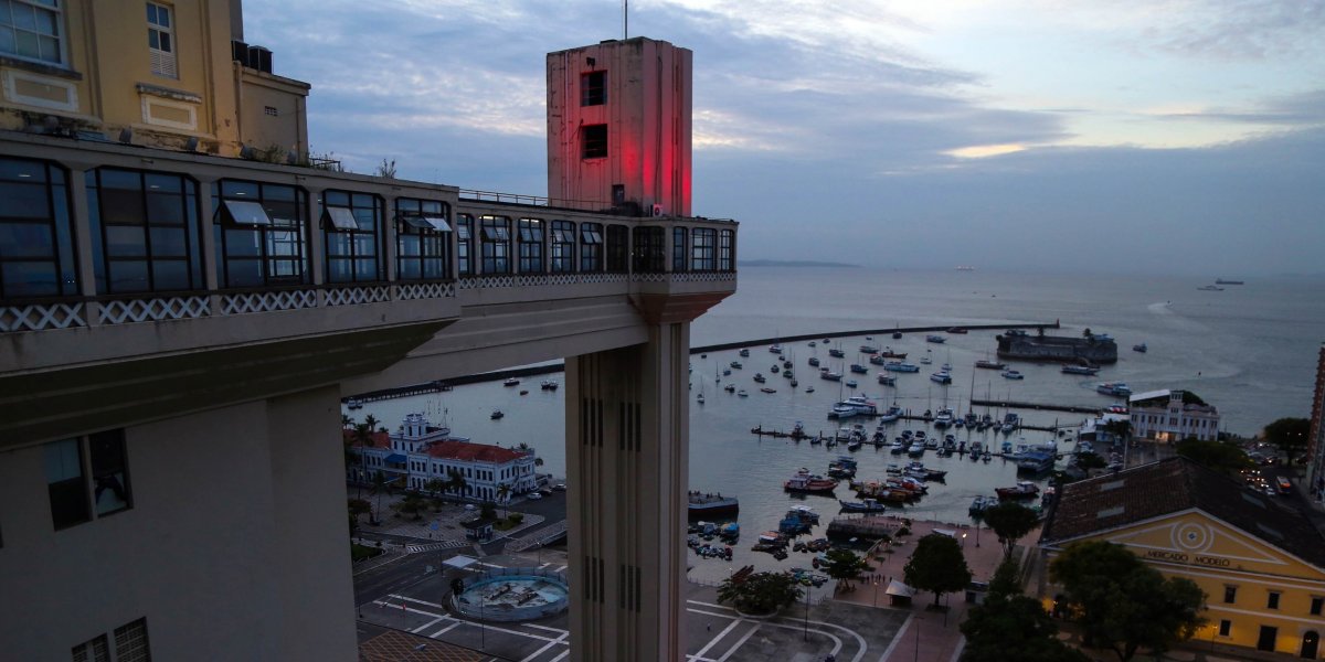 Dezembro Vermelho estampa monumentos de Salvador