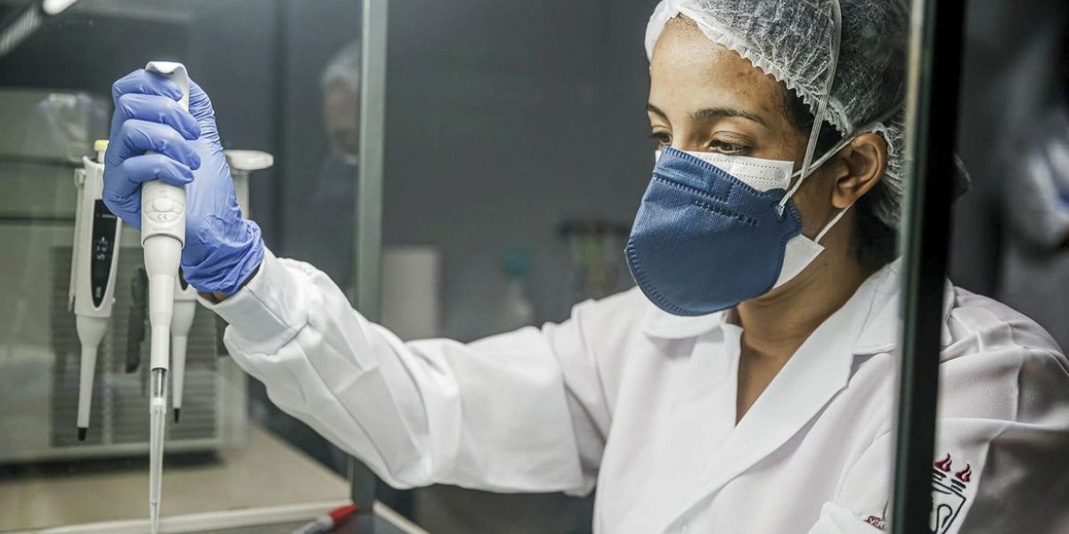 Brasil tem média móvel de 208 mortes diárias por Covid