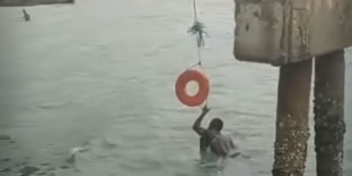 Parte da ponte de São Tomé de Paripe desaba