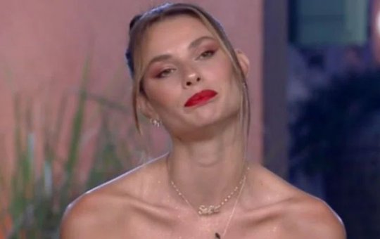 A Fazenda: Peões estão usando toalha de Dayane como pano de chão