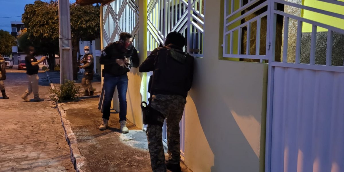 Polícia realiza operação contra grupos criminosos no interior da Bahia