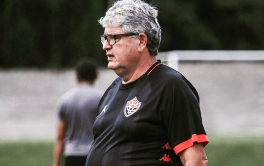 Ex-treinadores estão ajudando montagem do elenco do Vitória para 2022