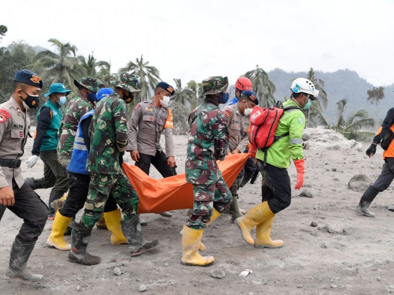 Número de mortos após erupção de vulcão na Indonésia sobe para 34