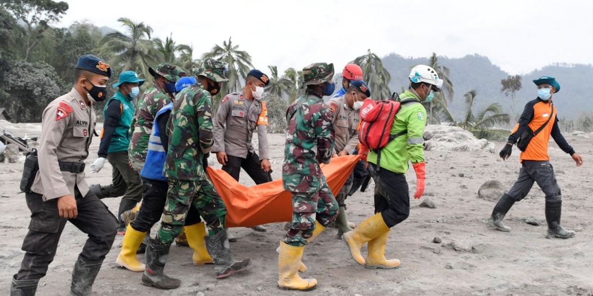 Número de mortos após erupção de vulcão na Indonésia sobe para 34