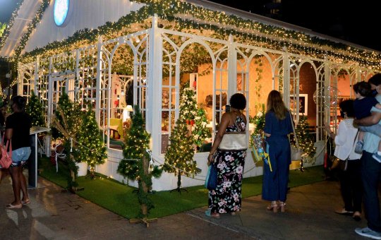 Casa de Papai Noel atrai visitantes para Vila de Natal no Campo Grande