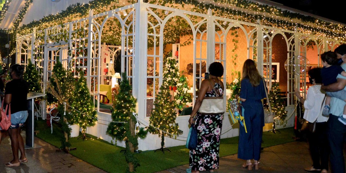 Casa de Papai Noel atrai visitantes para Vila de Natal no Campo Grande