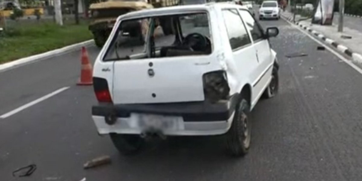 Motorista morre após ser baleado e sofrer acidente em Lauro de Freitas