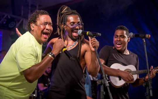 Após 11 anos, cantor Chocolate deixa a banda 'É o Tchan' e anuncia novo projeto