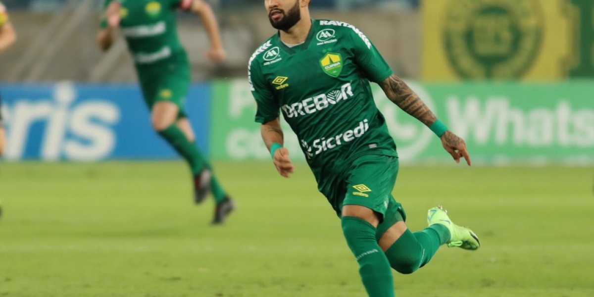 Cuiabá rescinde contrato de Clayson após acusação de agressão a mulher