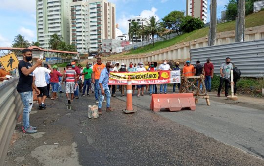Trabalhadores do Consórcio Transoceânico protestam em canteiros de Salvador 