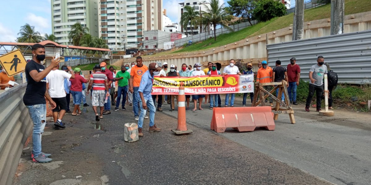 Trabalhadores do Consórcio Transoceânico protestam em canteiros de Salvador