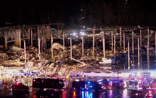 Tornado deixa rastro de destruição e ao menos 50 mortos em Kentucky, nos EUA