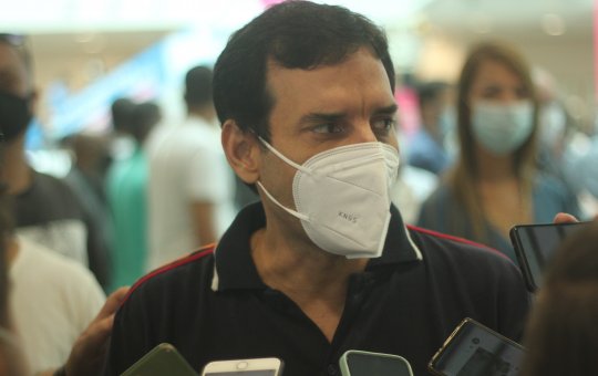 "Continuem usando máscara e tomem a vacina da gripe", diz Léo Prates sobre surto