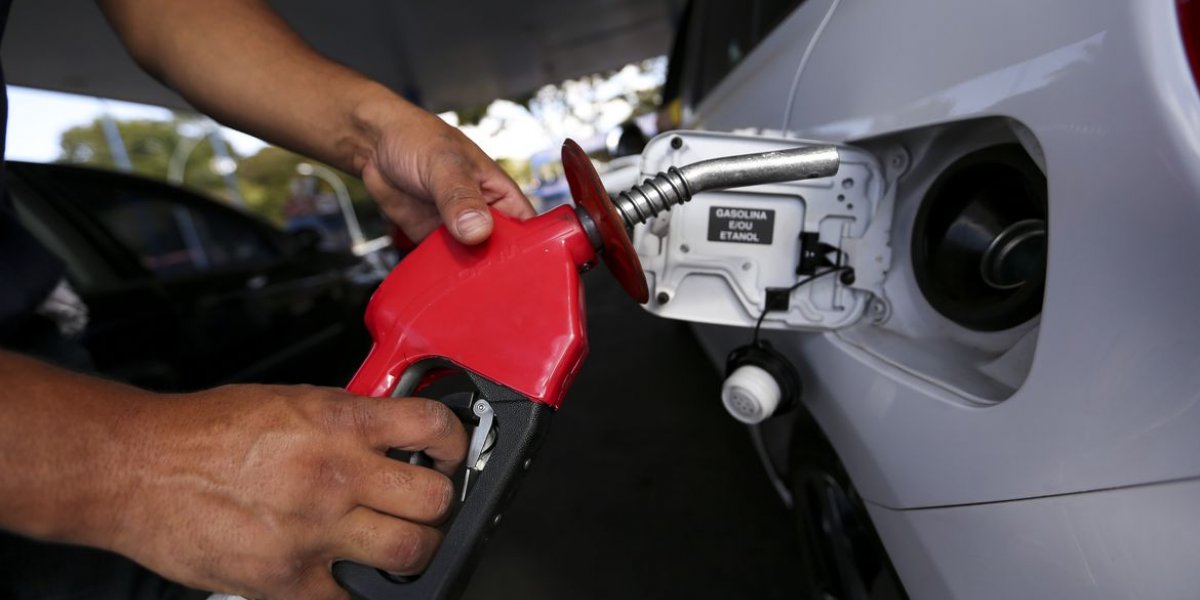 Petrobras reduz preço da gasolina para distribuidoras