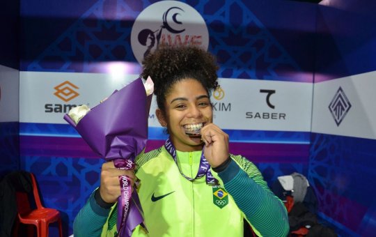 Levantamento de peso: Brasileira faz história e ganha 1ª medalha em mundial