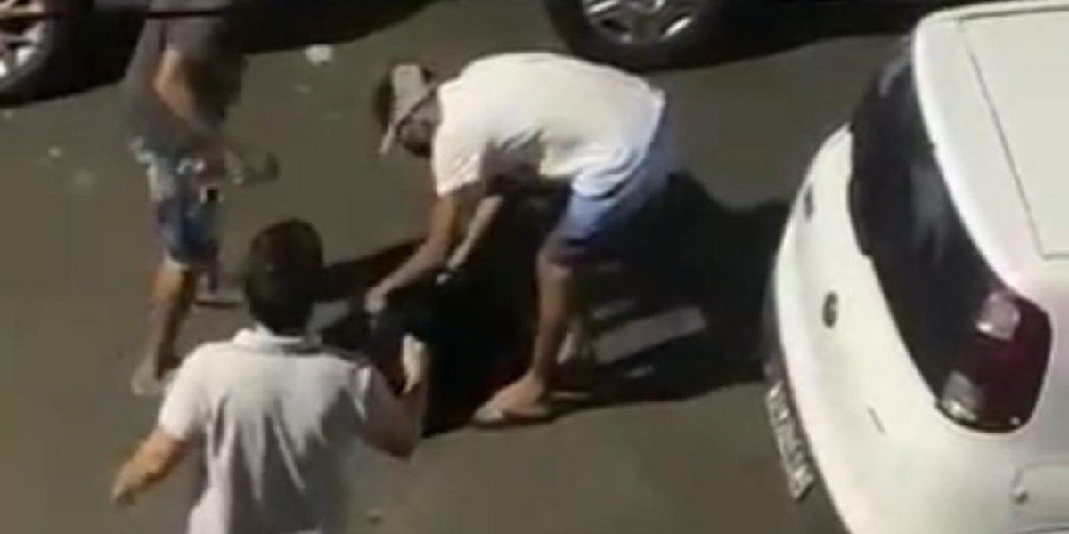 Vídeo: Dupla assalta homem e leva carro no Candeal