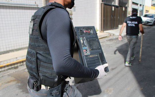 Quatro são presos com material pornográfico envolvendo crianças na Bahia