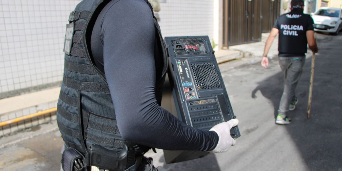 Quatro são presos com material pornográfico envolvendo crianças na Bahia